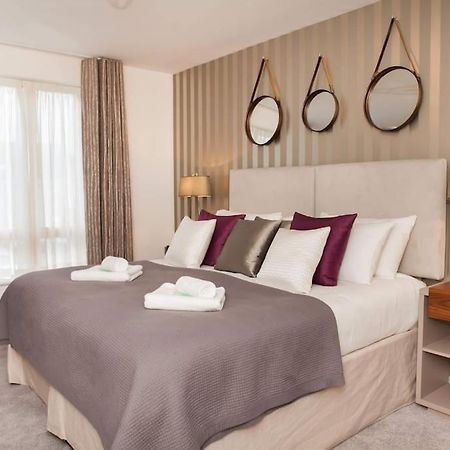 Stylish And Central Two Bedroom & Two Bathroom Apartment With Free Parking Exterior photo