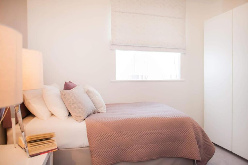 Stylish And Central Two Bedroom & Two Bathroom Apartment With Free Parking Exterior photo